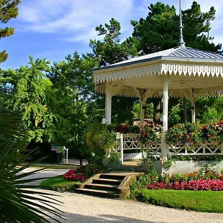 Centre - Grand T3 Calme, Lumineux Avec Terrasse Et Parking, Proche Plages Et Commerces - Fr-1-420-8 Apartment *