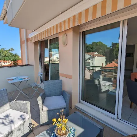 Centre - Grand T3 Calme, Lumineux Avec Terrasse Et Parking, Proche Plages Et Commerces - Fr-1-420-8