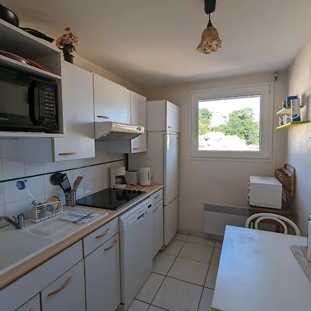 Apartment Centre - Grand T3 Calme, Lumineux Avec Terrasse Et Parking, Proche Plages Et Commerces - Fr-1-420-8