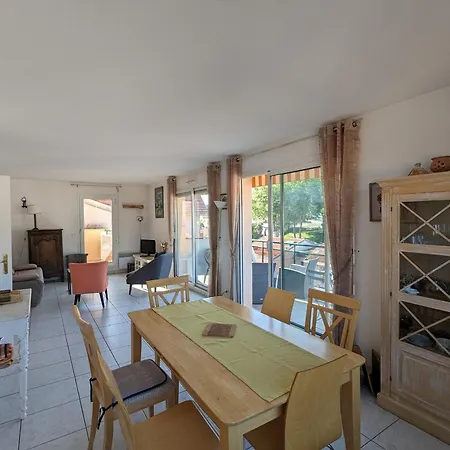 Centre - Grand T3 Calme, Lumineux Avec Terrasse Et Parking, Proche Plages Et Commerces - Fr-1-420-8 *