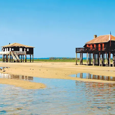 Centre - Grand T3 Calme, Lumineux Avec Terrasse Et Parking, Proche Plages Et Commerces - Fr-1-420-8