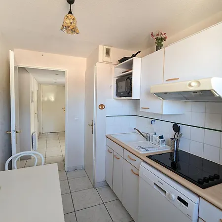 Apartment Centre - Grand T3 Calme, Lumineux Avec Terrasse Et Parking, Proche Plages Et Commerces - Fr-1-420-8