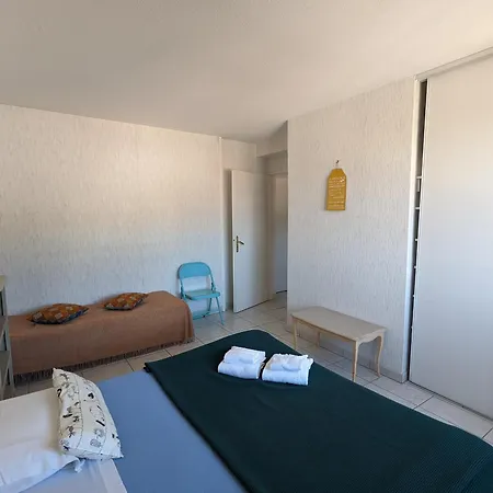 Centre - Grand T3 Calme, Lumineux Avec Terrasse Et Parking, Proche Plages Et Commerces - Fr-1-420-8