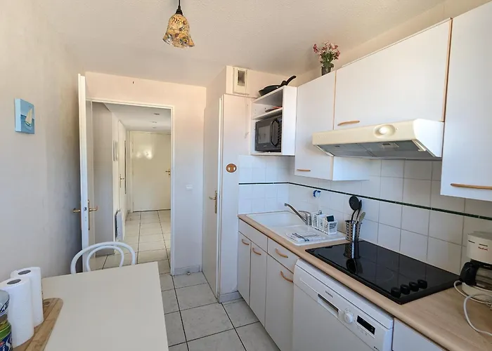 Apartment Centre - Grand T3 Calme, Lumineux Avec Terrasse Et Parking, Proche Plages Et Commerces - Fr-1-420-8