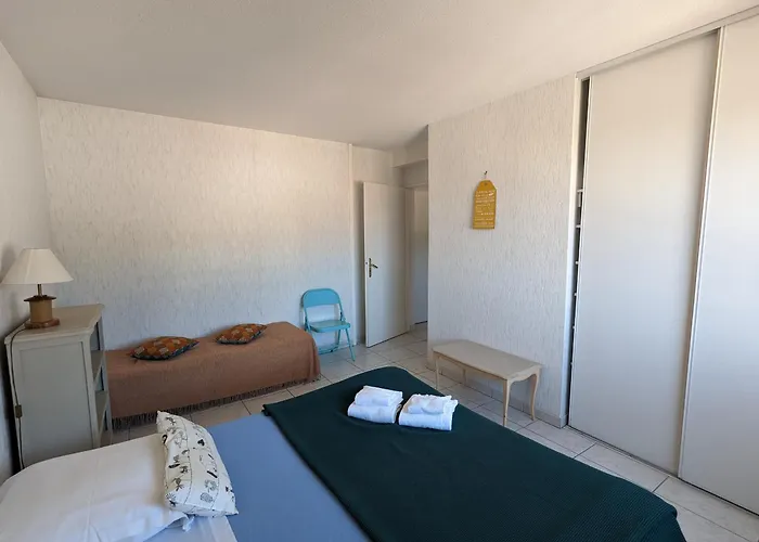 Centre - Grand T3 Calme, Lumineux Avec Terrasse Et Parking, Proche Plages Et Commerces - Fr-1-420-8